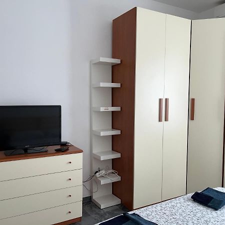 Apartamento Bilocale Roggia Scagna 7 Milán Exterior foto